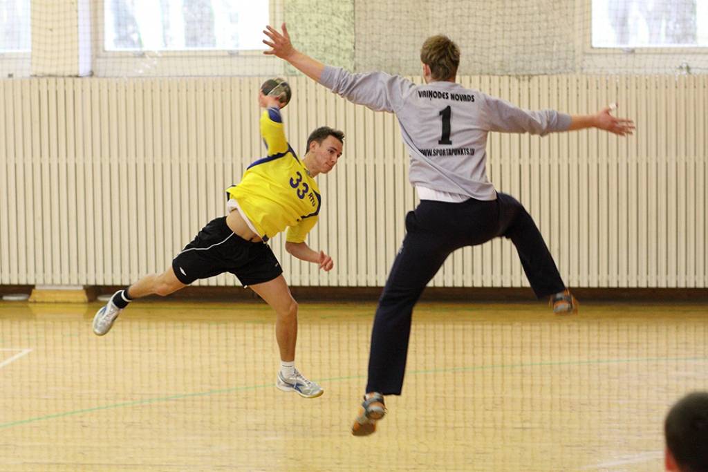 FOTO: "Vaiņode" ar vienu vārtu pārsvaru pieveic "RTU"