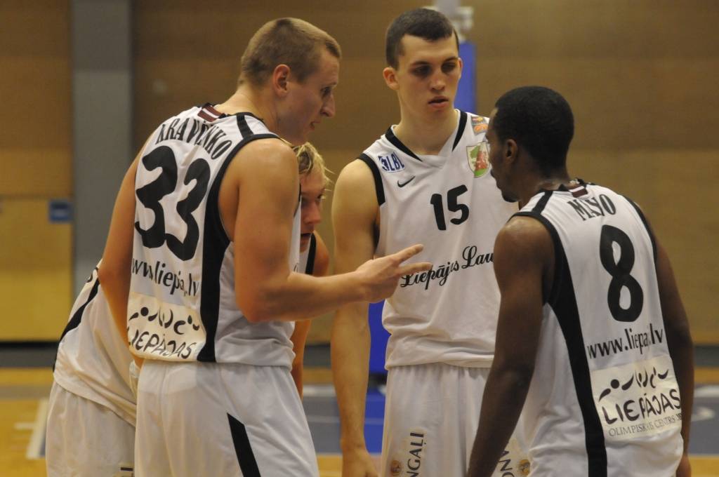 FOTO: "Liepājas lauvas" Latvijas Basketbola līgas spēlē zaudē "Valmierai"