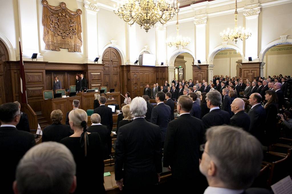 Vairākiem 11.Saeimas deputātiem neprecīza solījuma dēļ jāatkārto zvērests