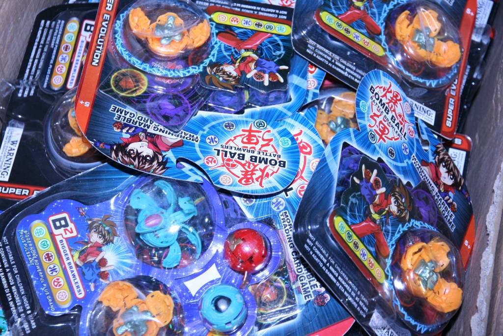 Policija atsavina pasaulē populāro ”Bakugan” rotaļlietu viltojumus