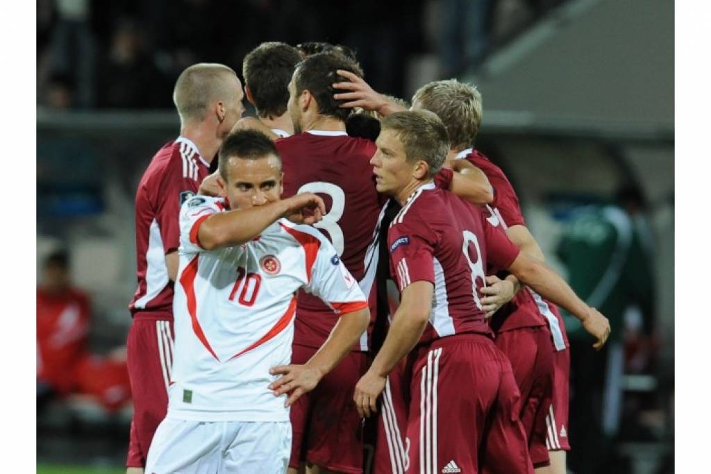 Latvijas futbola valstsvienība uzvar pēdējā šāgada mājas spēlē