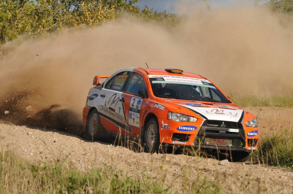 Pēc rallija "Latvija" pirmās dienas vadībā Andis Neikšāns