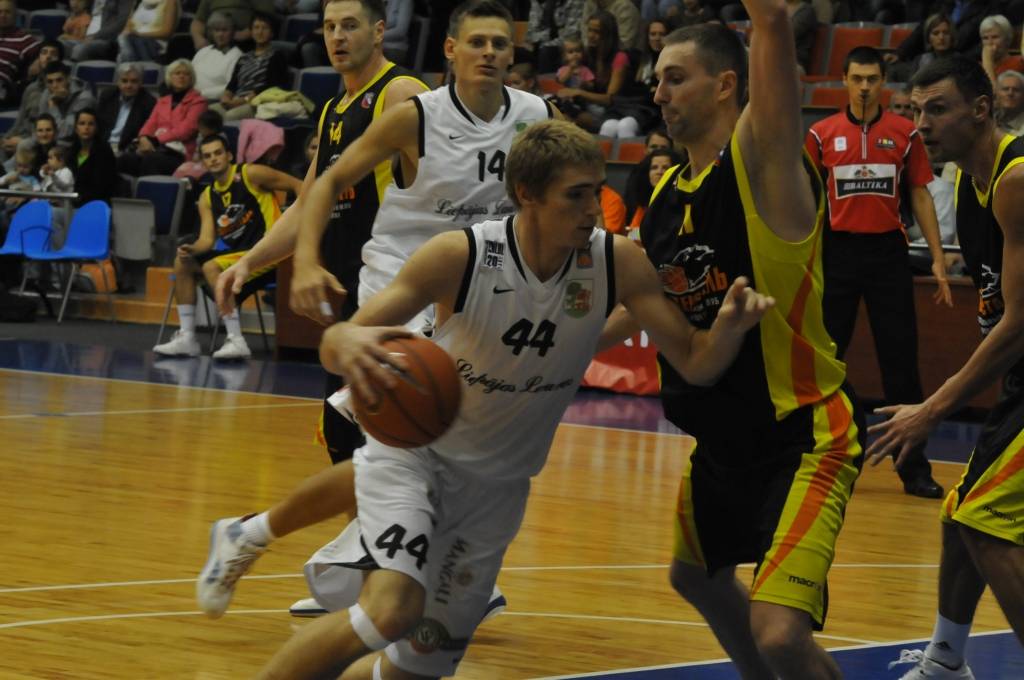 "Liepājas lauvas" pēc pirmās ceturtdaļas zaudē Krievijas komandai "Severstal"