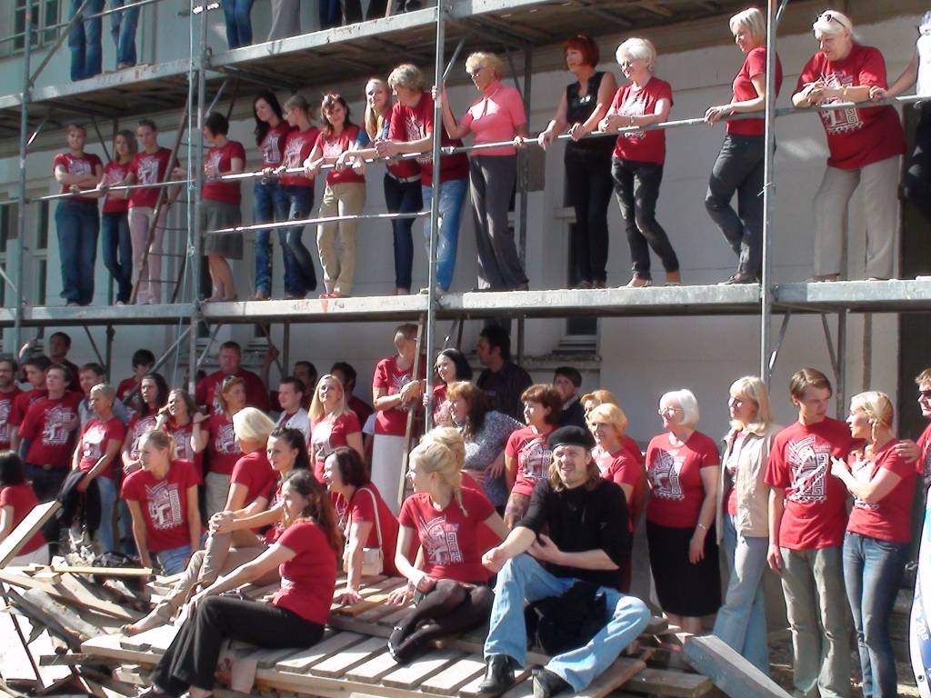 FOTO: Liepājas teātris pulcējas uz jaunās sezonas kopbildi