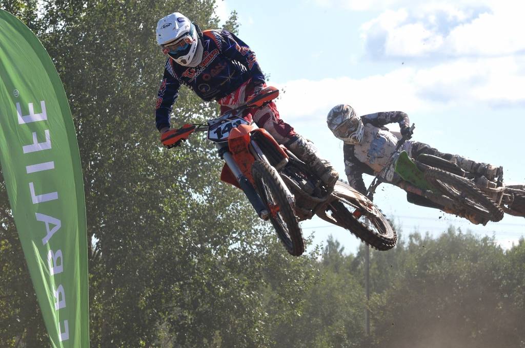 FOTO: "Motosports-Elkšņi Racing Team" gāž no troņa "Motokurzemi"