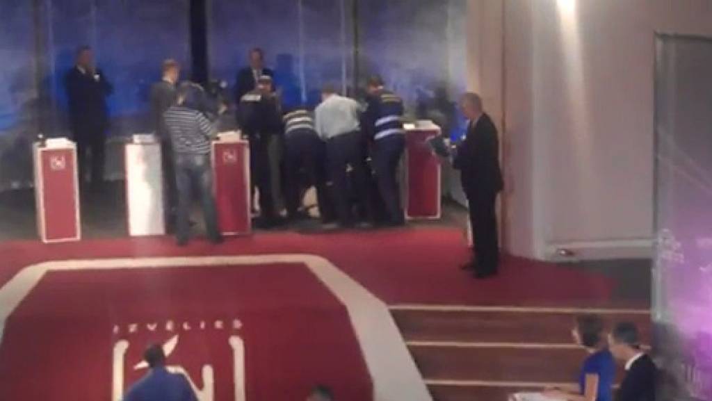 (precizēta) LTV priekšvēlēšanu debašu laikā aizturēts "Tautas kontroles" deputāta kandidāts Dainis Grabovskis 