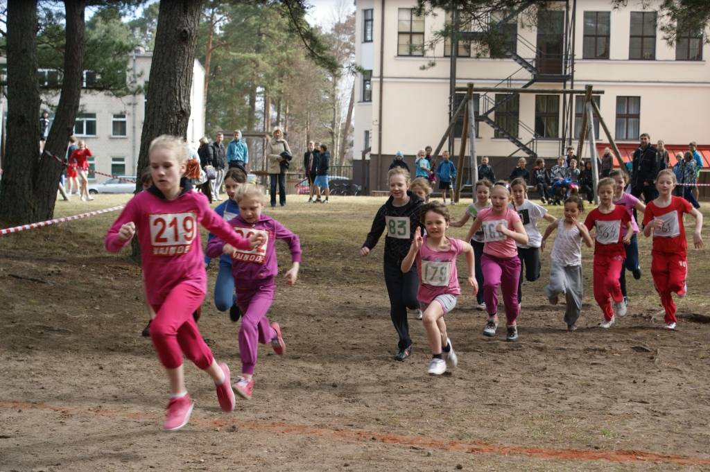 FOTO: Novadu skolu kross Rucavā