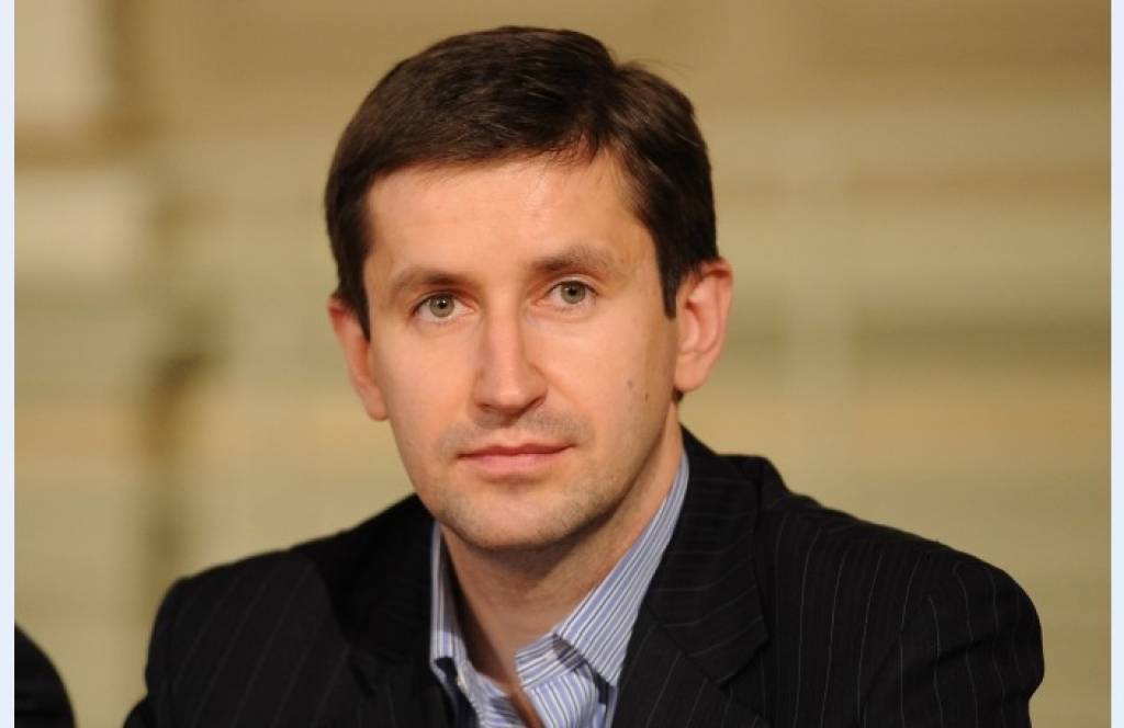 Saeima izglītības un zinātnes ministra amatā apstiprina Vjačeslavu Dombrovski