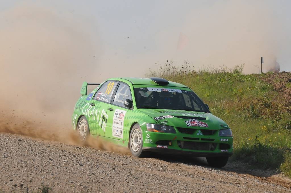 Mārtiņš Svilis/Aivis Aizsilnieks - rallija "Kurzeme" finišā starp diviem WRC