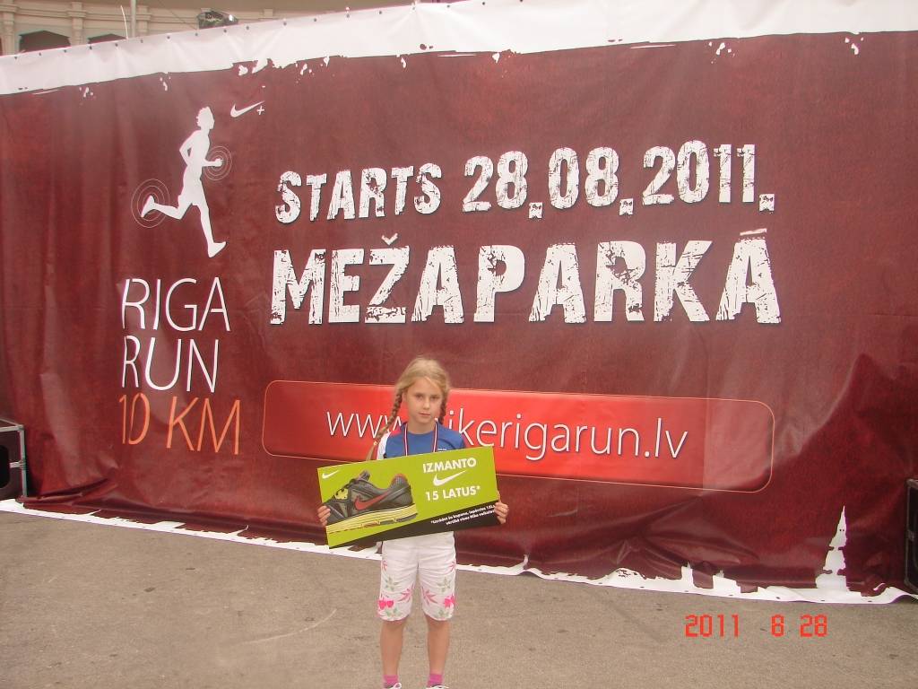 Aizputes novada skrējēji Rīgā skrien sacensībās "Nike Riga Run"