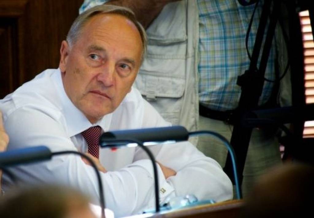 Bērziņš arī turpmāk savu prezidenta algu varētu ziedot skolām