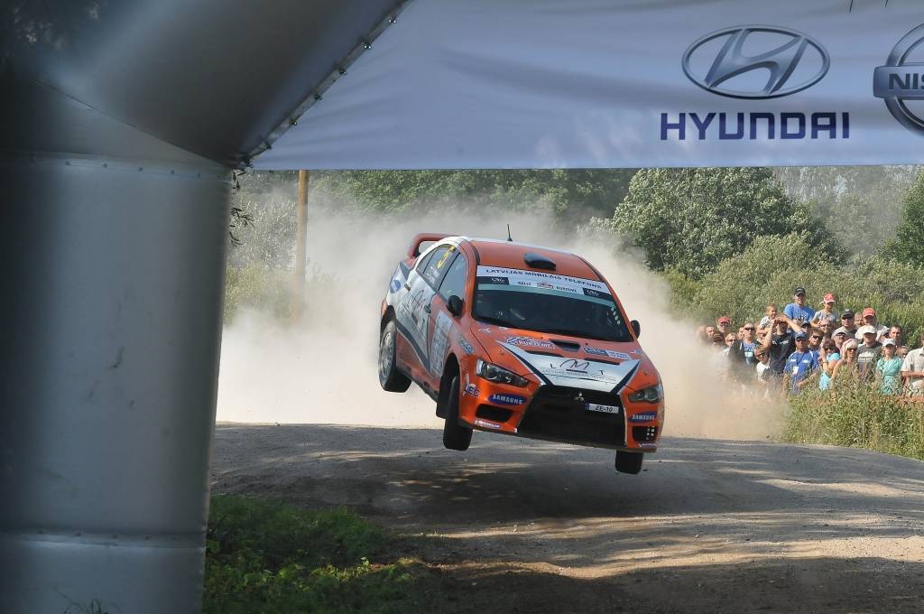 FOTO: Tramplīni, ķirsīša līdzinieks un Liepājas ostas dops rallijā "Kurzeme 2011"