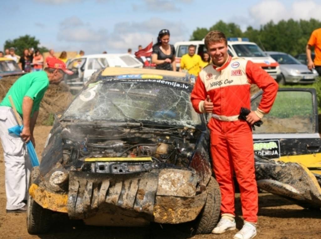 Upītim kūlenis un uzvara Vecpilī, Džeriņš iznīcina savu auto