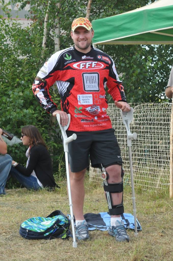 Jānis Miņins vēro motokrosu Kuldīgā, guvis nopietnu traumu