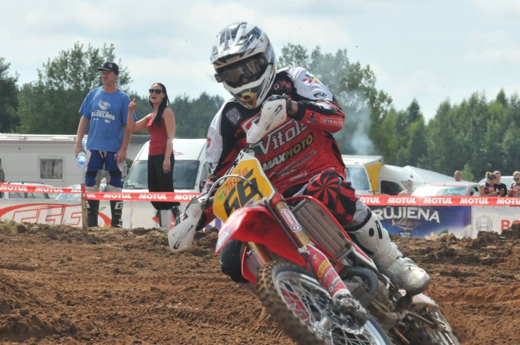 Lauris Freibergs uzvar pirmajā braucienā MX Pro klasē