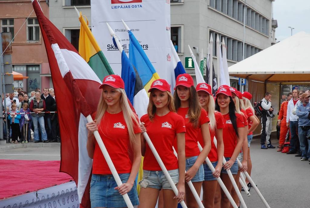 VIDEO: Rallija "Kurzeme 2011" organizatori uzlabo tramplīnus
