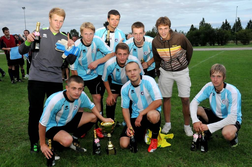 FOTO: Grobiņa iegūst arī Lejaskurzemes novadu kausu minifutbolā