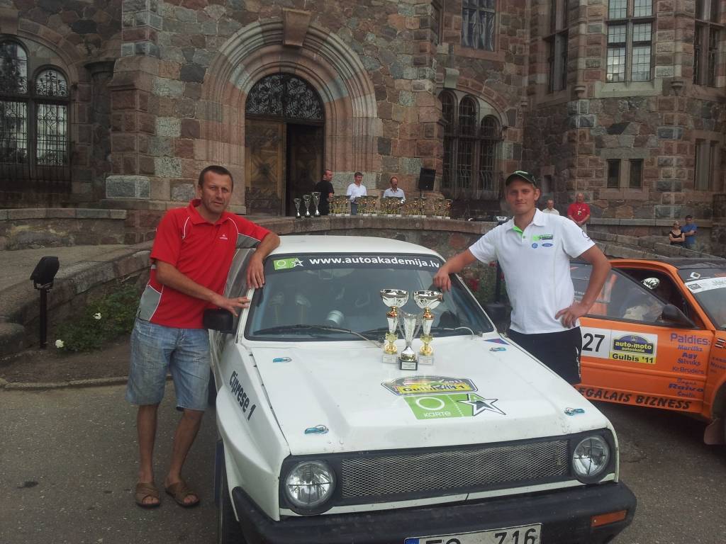 Rallisti iegūst godalgotas vietas rallijsprintā "Gulbis 2011"