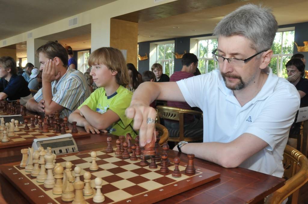 FOTO: Jau rit pirmās cīņas šaha festivālā "Liepājas rokāde 2011"