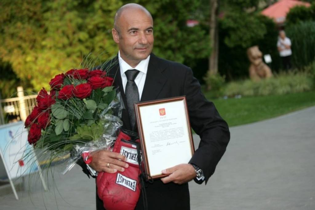 Šlesers rosina piešķirt pilsonību Krievijas mūzikas biznesā ietekmīgajam Igoram Krutojam