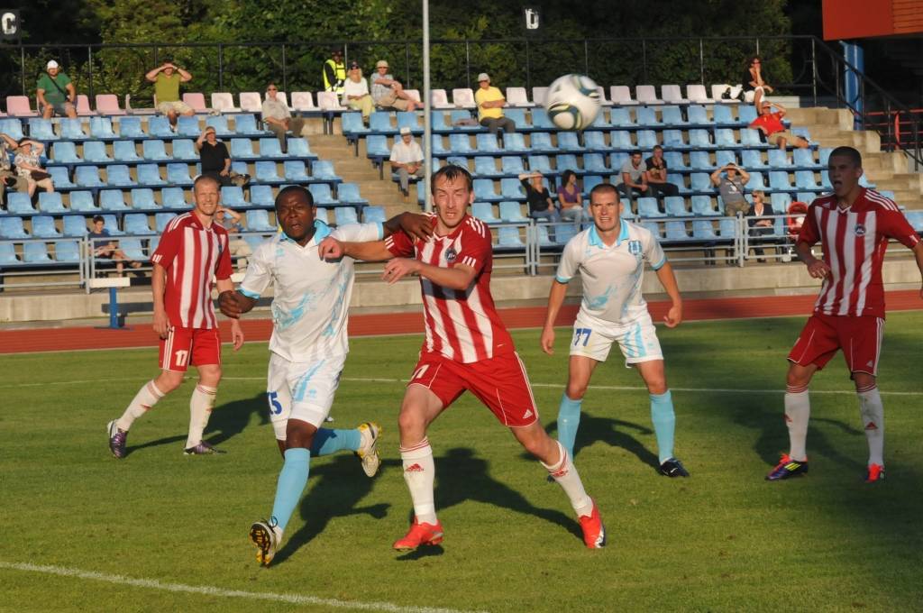FOTO: "Metalurgs" nespēj uzvarēt FC "Jūrmala" komandu