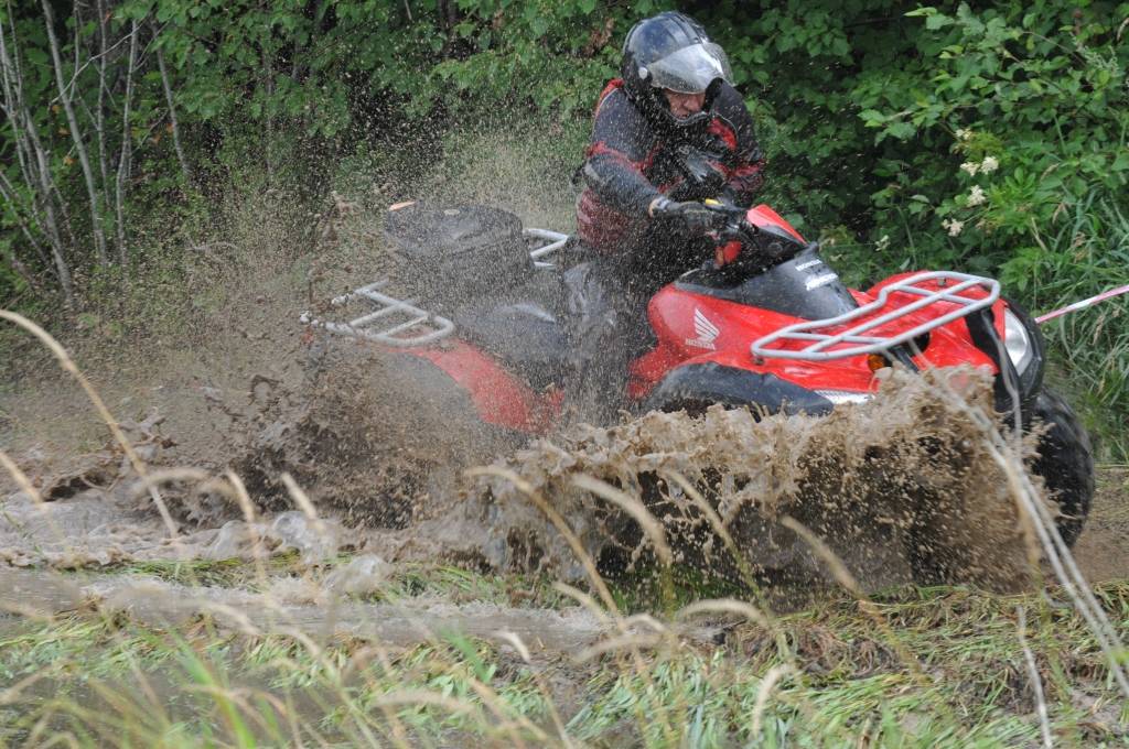 FOTO: Notiek bezceļa braukšanas svētki "Virgas manevri 2011"