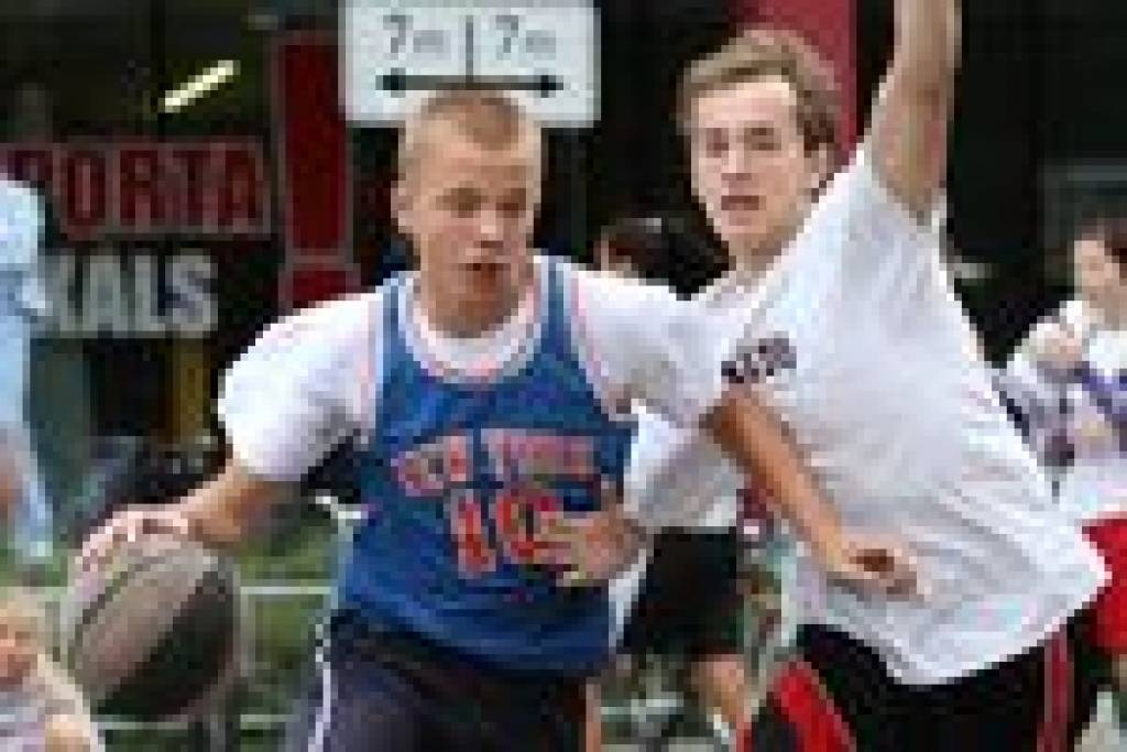 "Hektors" pārņem vadību vasaras ielu basketbola čempionātā