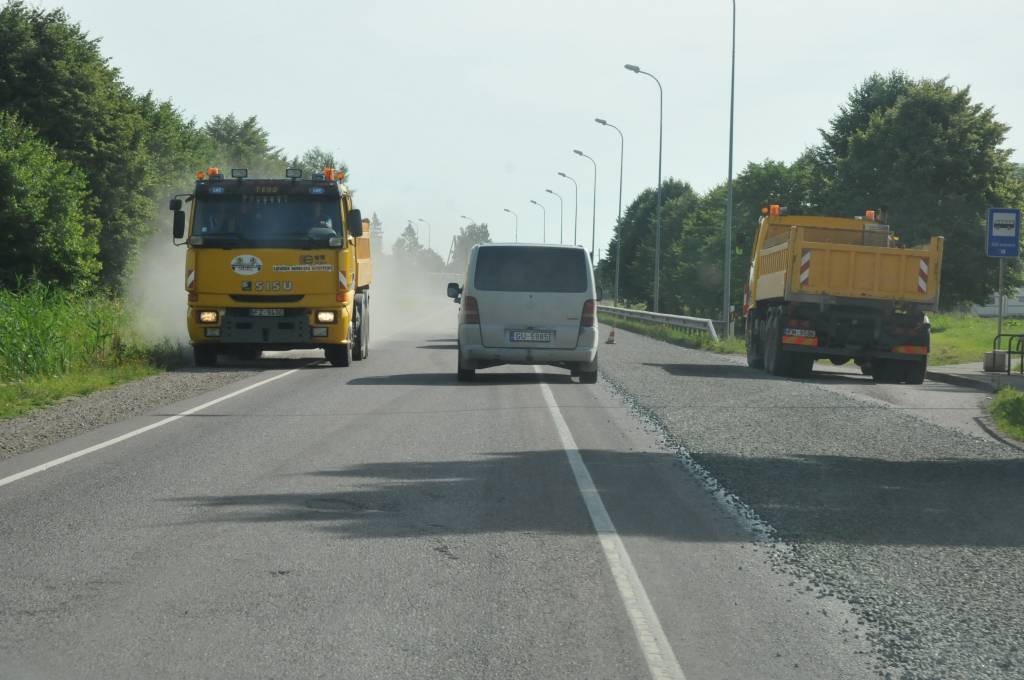 Pie Grobiņas remontē trīs ceļa posmus 