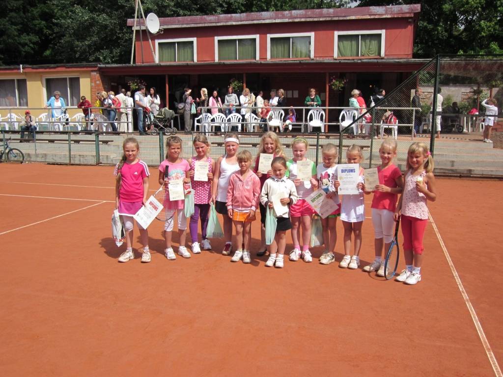 Noslēdzies mini tenisa turnīrs "Olimpiskās zvaigznītes"