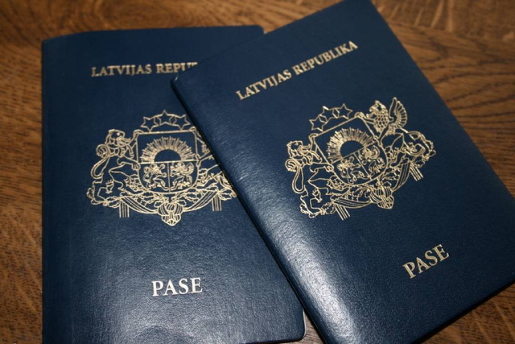 Nederīgas pases dēļ 25 000 pilsoņu būs liegta piedalīšanās referendumā
