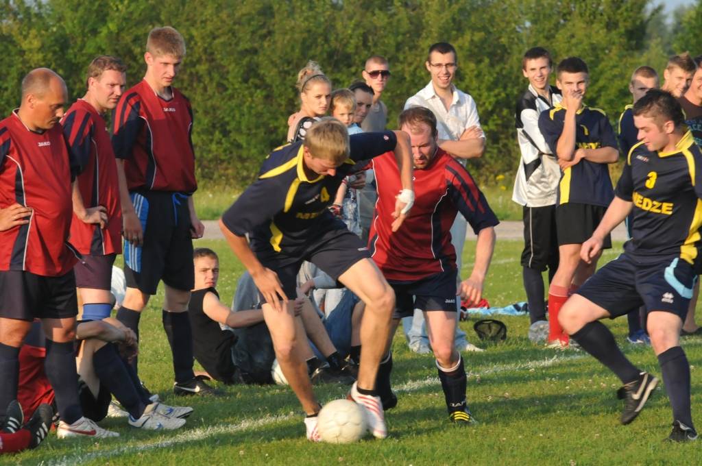 FOTO: Medze uzvar Nīcu, pie diviem panākumiem tiek arī Grobiņa