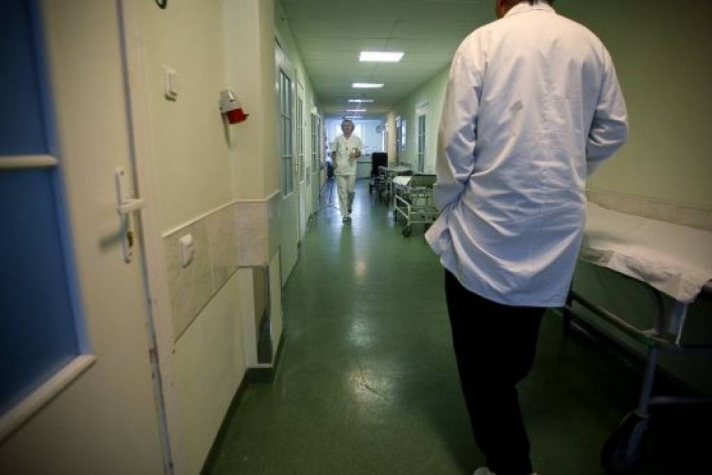 Ārsti skeptiski pret sešu darbadienu nedēļu slimnīcās