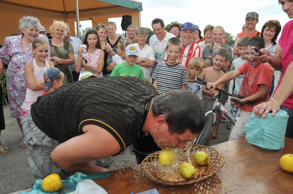 FOTO: Vaiņodē ar dažādām izdarībām notiek aktīvās atpūtas pasākums "Vasarītis 2011"