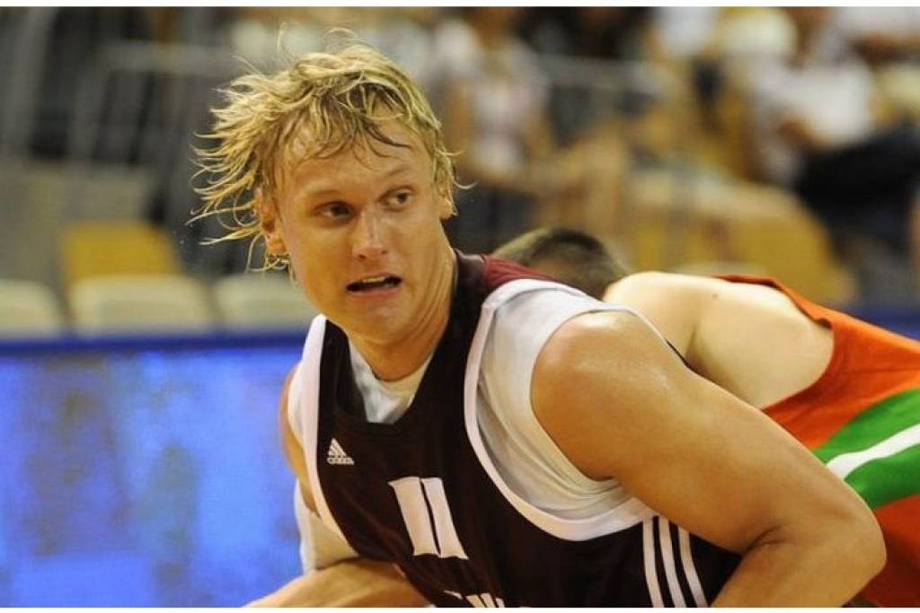 Latvijas U-19 basketbola izlase uzvar pasaules čempionāta pirmajā spēlē