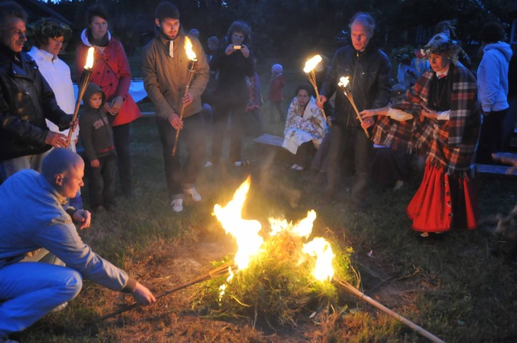 Līgo svētku svinēšanas tradīcijas un ticējumi