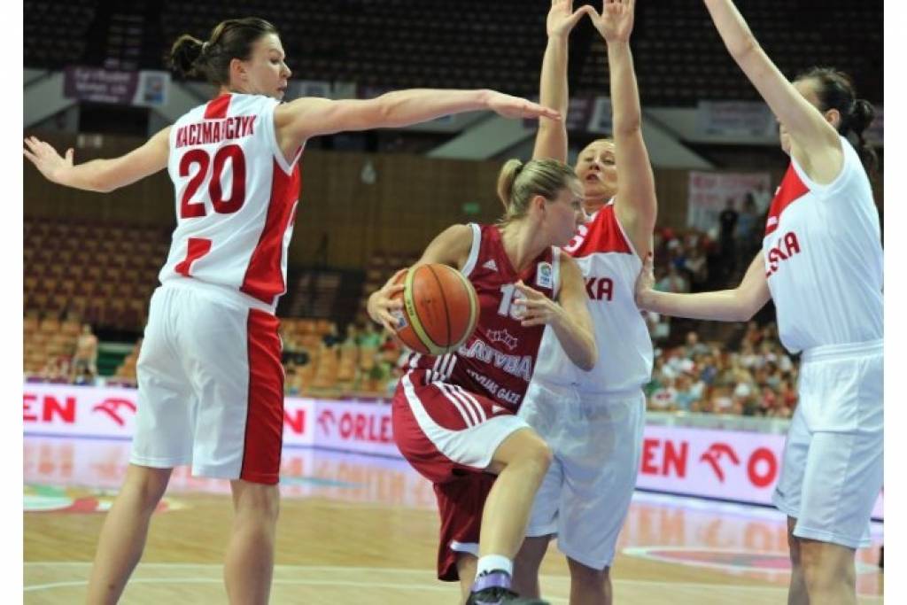 Latvijas basketbolistes Eiropas čempionātā gūst trešo uzvaru