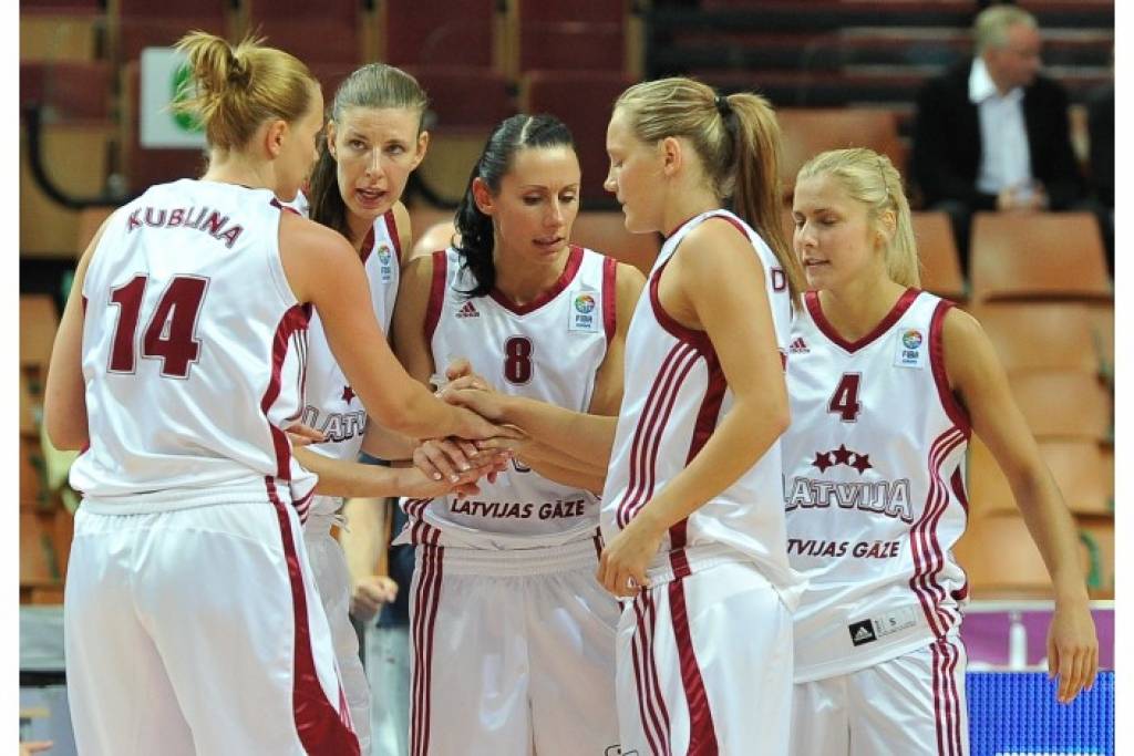 Latvijas valstsvienība uzvar Eiropas čempiones Francijas basketbolistes