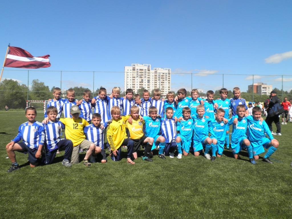 Atgriežas no turnīra "Junior Footballer Cup 2011"