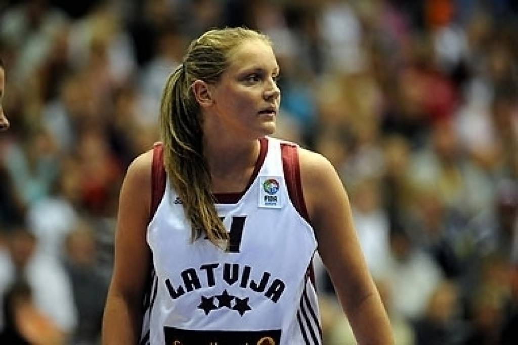 Zināmas visas 12 Latvijas sieviešu basketbola izlases spēlētājas EČ Polijā
