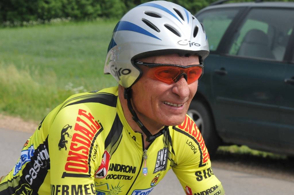 FOTO: "Lejaskurzemes sporta" riteņbraucēji uzvar Latvijas sporta veterānu (senioru) 48. sporta spēlēs