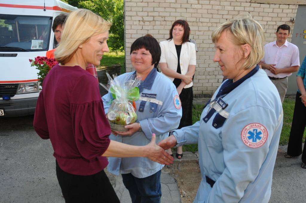 FOTO: Svinīgi atklāj Neatliekamās medicīniskās palīdzības punktu Nīcā