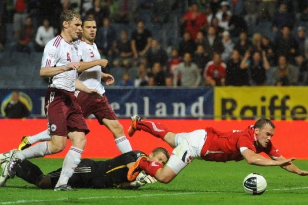 Latvijas futbolisti pārbaudes spēlē zaudē Austrijas izlasei