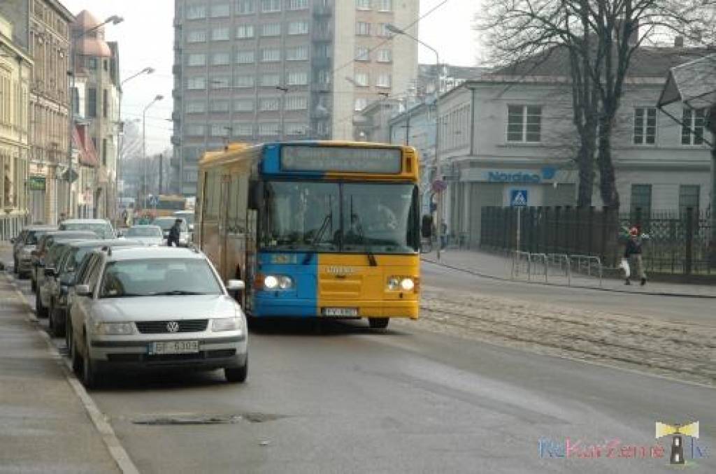 Liepājā vēlas vienotas krāsas autobusus