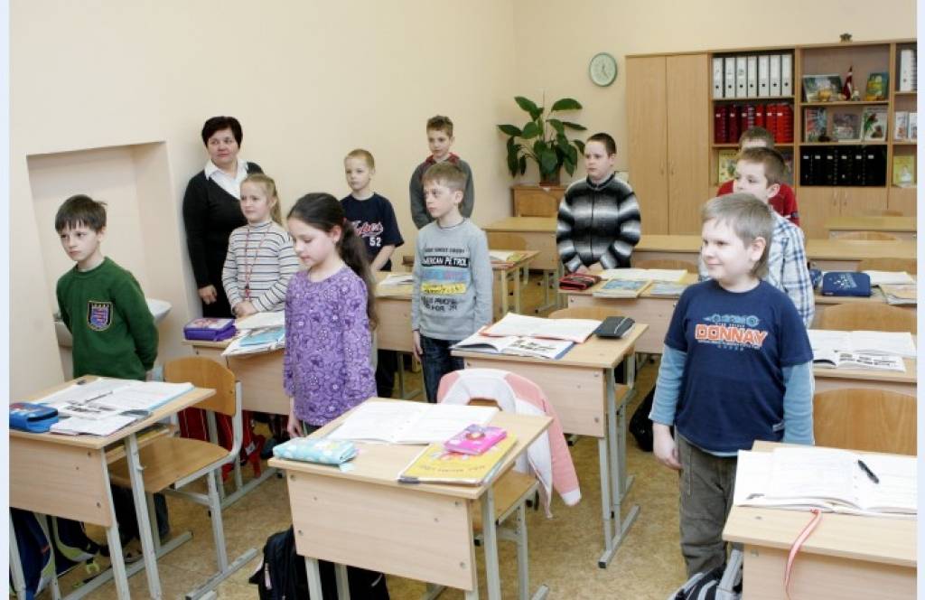 IZM mērķis ir panākt minimālo algu jebkuram pedagogam 533 latu apmērā par vienu slodzi