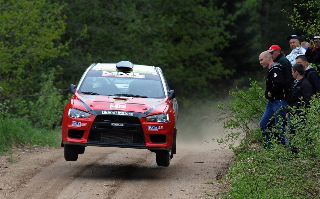 "R4" rallija automašīna Talsu rallijā pierāda savu pārākumu