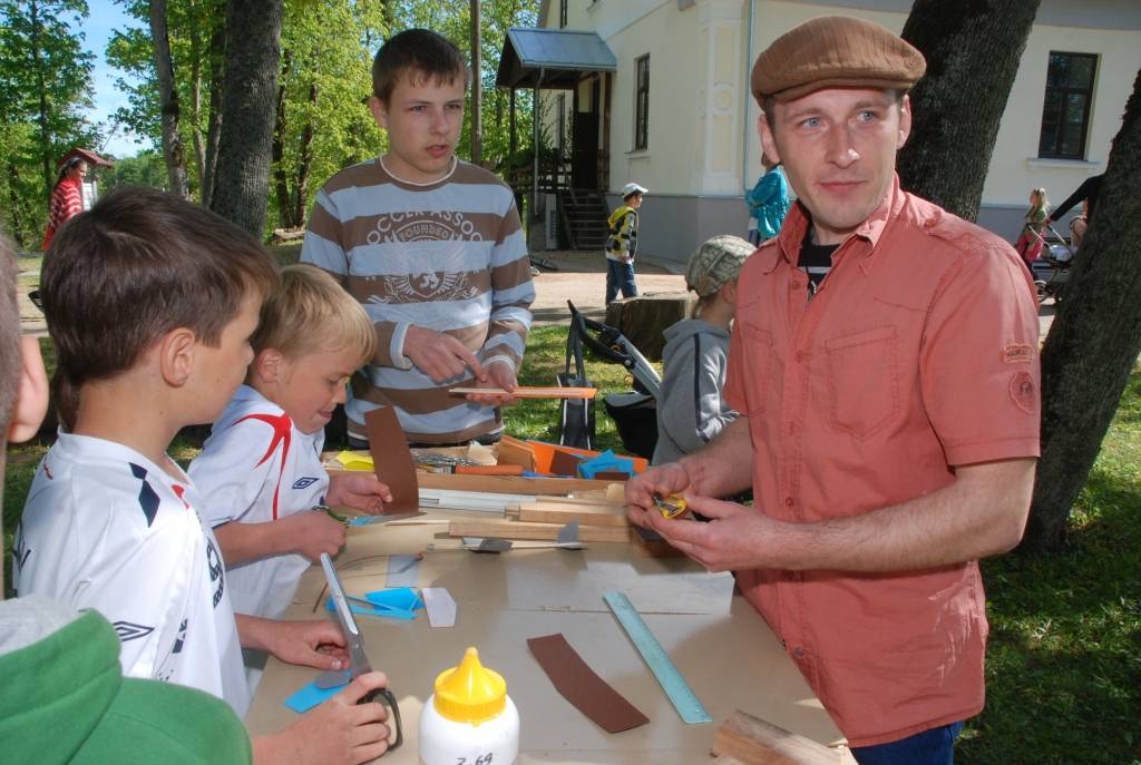 FOTO: muzeju naktī skatās, apbrīno un uzjautrinās 