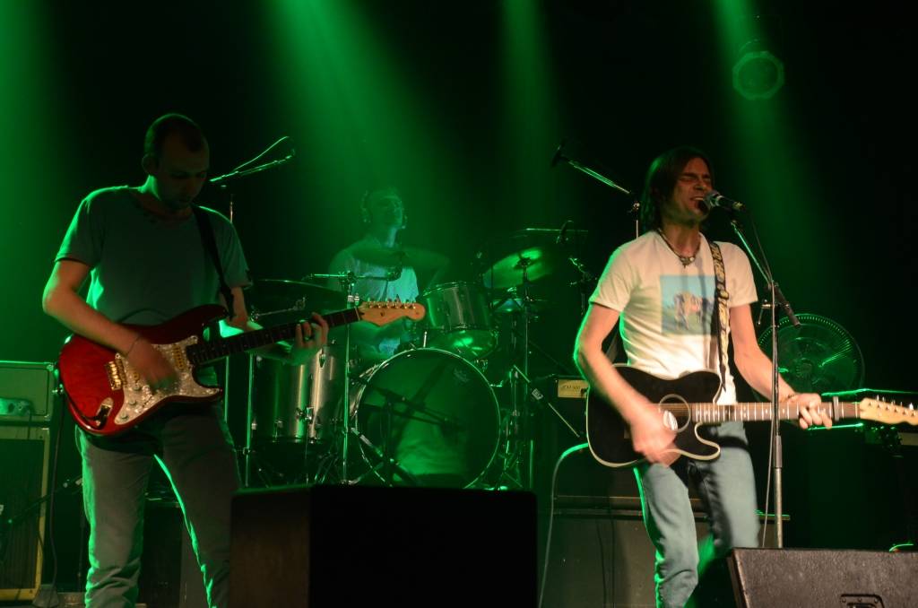 FOTO.VIDEO: "Willow Farm" koncertā nospēlē jauno dziesmu "Vējš no jūras"