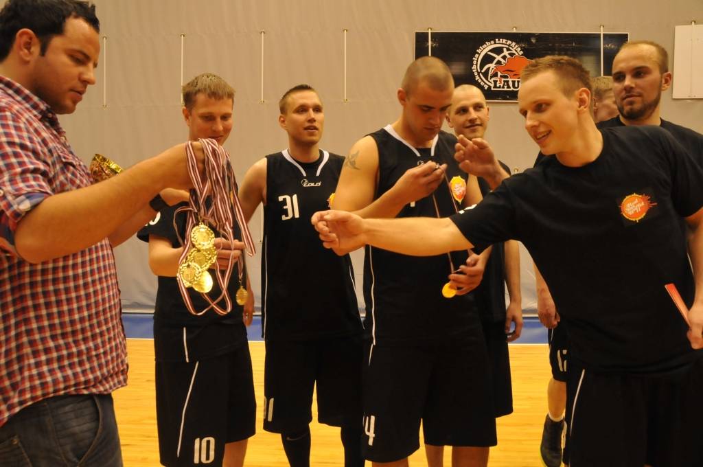 FOTO: "Red Sun Buffet” basketbolisti kļūst par Liepājas pilsētas čempioniem