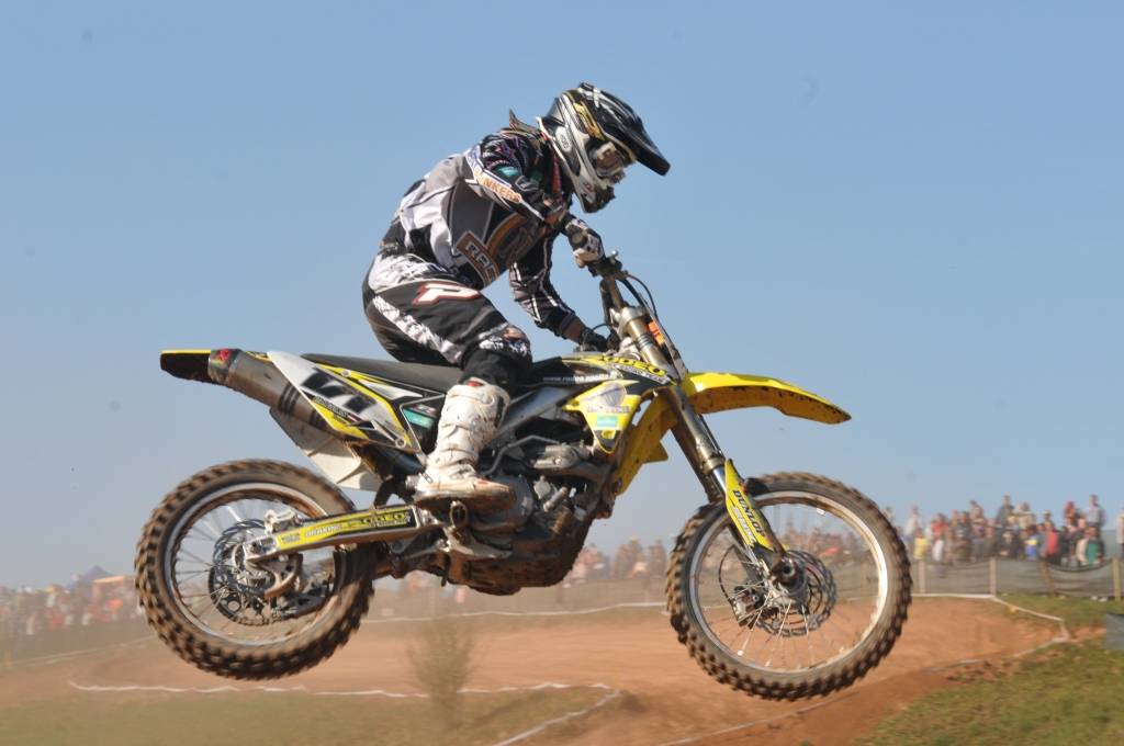 MX Pro klasē otrajā braucienā uzvar Toms Macuks