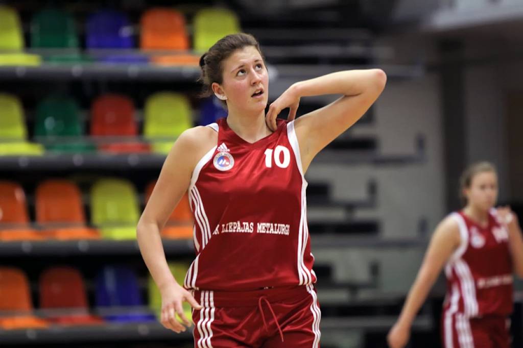 "Liepājas Metalurgs 2" basketbolistes sezonu noslēdz ar bronzas godalgām